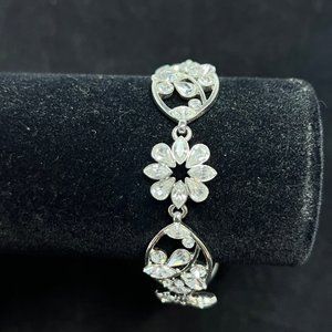Nine West Silver Tone Rhinestone Floral Link Bracelet Signed (3401)